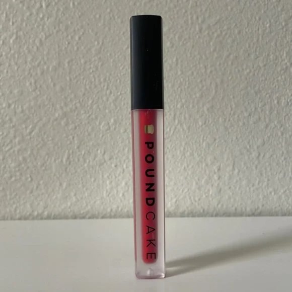 $5💃 POUND CAKE COSMETICS Cake Batter Liquid Lipstick - Picture 1 of 3